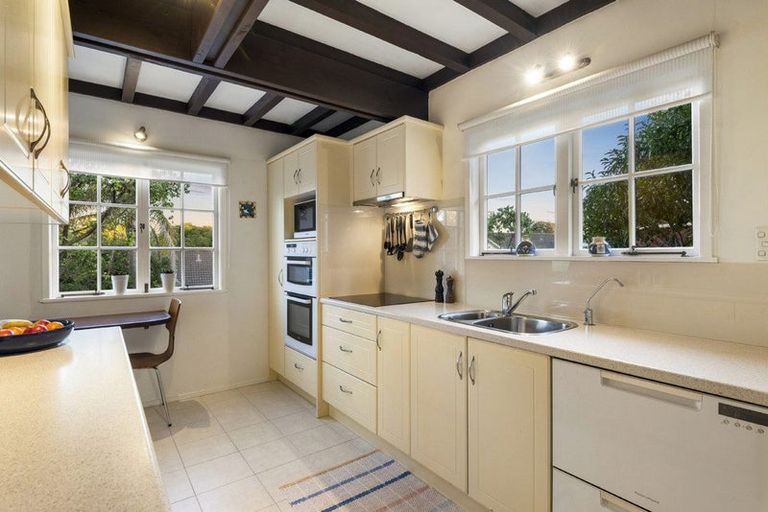 Photo of property in 2/6 Elderwood Lane, Belmont, Auckland, 0622