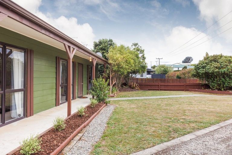 Photo of property in 1 Lydia Place, Kelvin Grove, Palmerston North, 4414