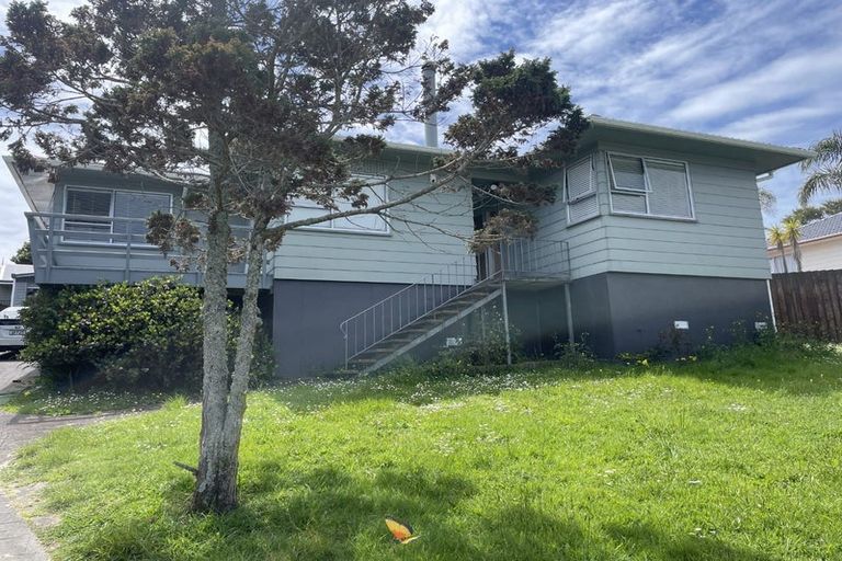 Photo of property in 8 Pahi Place, West Harbour, Auckland, 0618