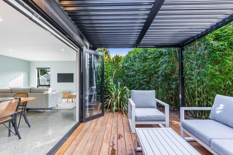 Photo of property in 7 Tarara Lane, Kumeu, 0810