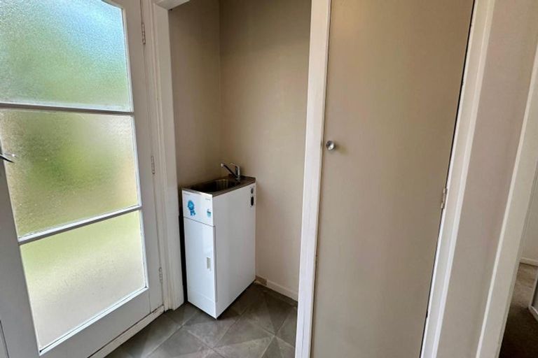 Photo of property in 37 Spence Road, Henderson, Auckland, 0612