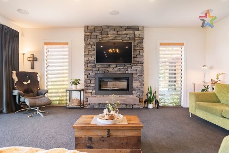 Photo of property in 13 Mount Marua Way, Timberlea, Upper Hutt, 5018