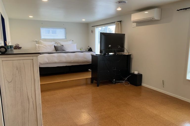 Photo of property in 4 Barclay Street, Newlands, Wellington, 6037