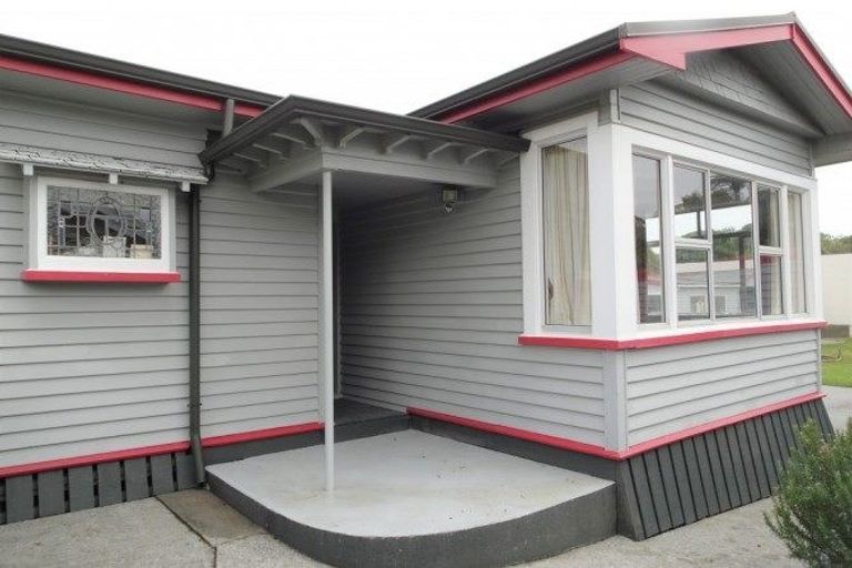 Photo of property in 2 Warburton Street, Karoro, Greymouth, 7805