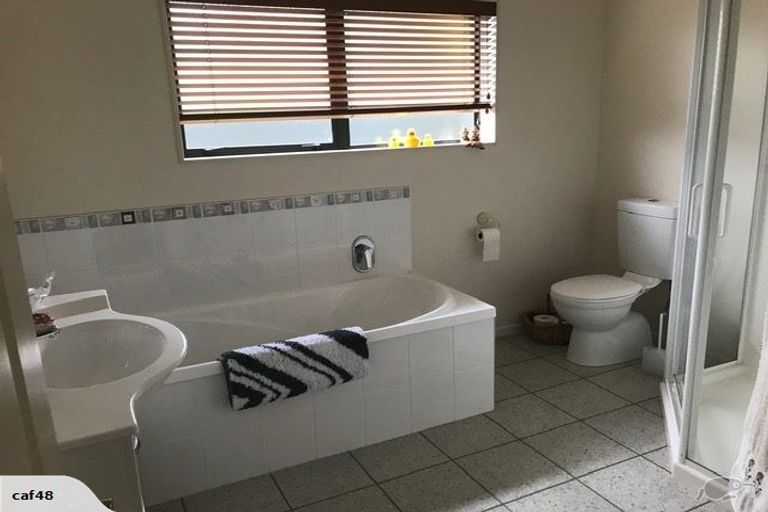 Photo of property in 16 Weka Road, Raumati Beach, Paraparaumu, 5032