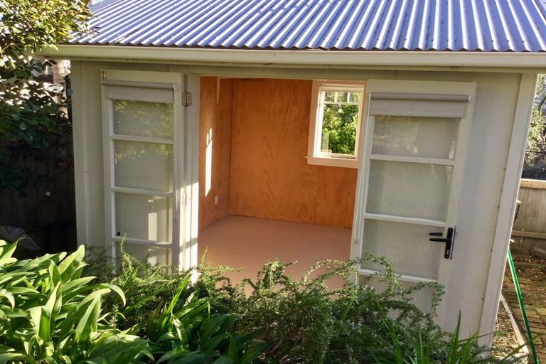 Photo of property in 27 Hastings Parade, Devonport, Auckland, 0624