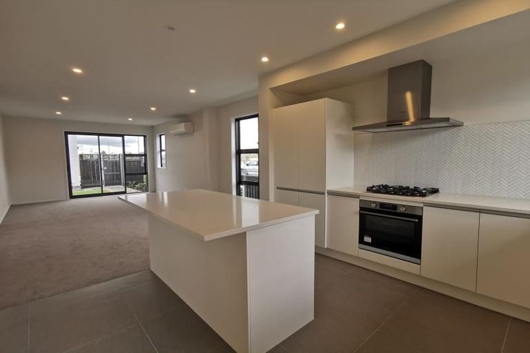 Photo of property in 72 Manarini Road, Westgate, Auckland, 0614