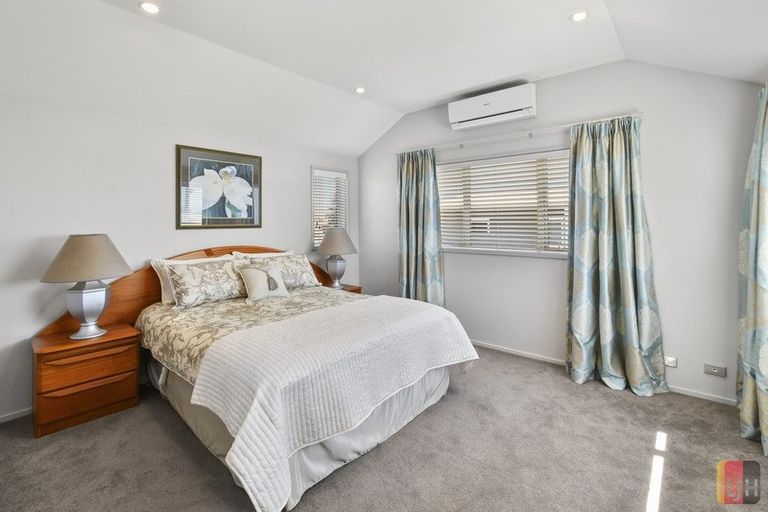 Photo of property in 2 Portofino Point, Karaka, Papakura, 2113