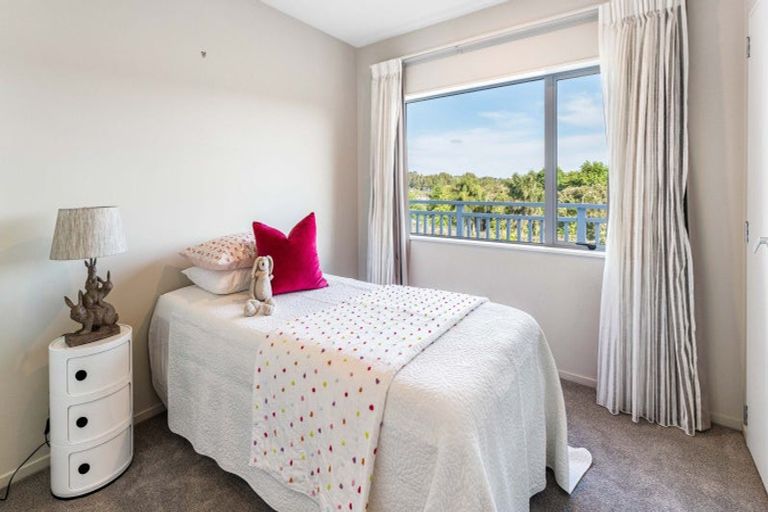 Photo of property in 8 Bob Craig Place, Pukekohe, 2120