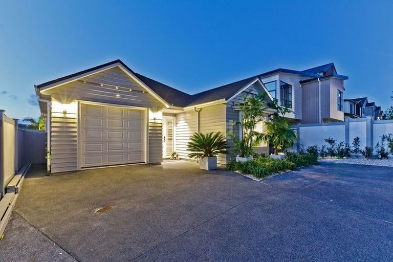 Photo of property in 25 Turutu Place, Long Bay, Auckland, 0630