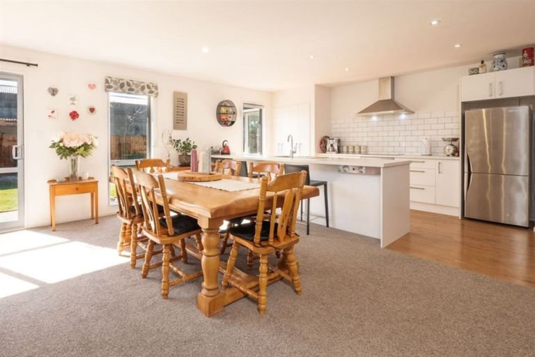 Photo of property in 24 Chesterfield Place, Rangiora, 7400