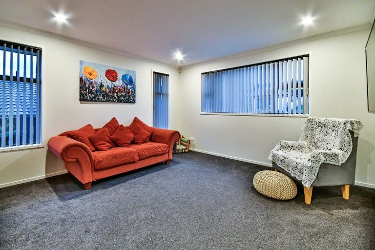 Photo of property in 16 James Elliot Way, Pokeno, 2402