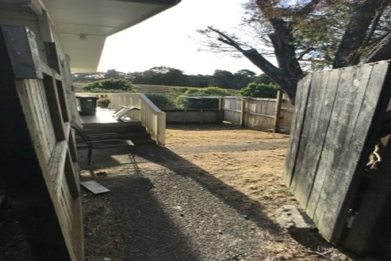 Photo of property in 57 Candia Road, Henderson Valley, Auckland, 0614