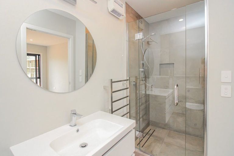 Photo of property in 4/7 Grays Road, Plimmerton, Porirua, 5026