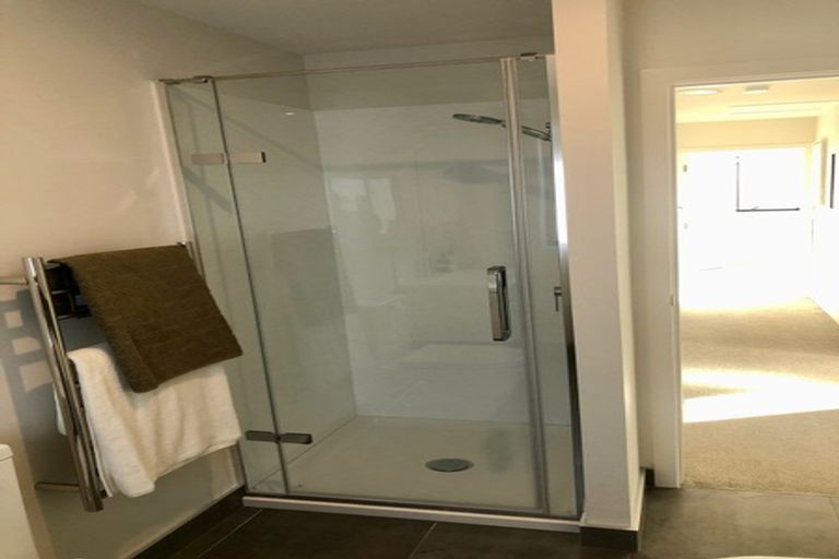 Photo of property in 4/35 Garadice Road, Rothesay Bay, Auckland, 0630