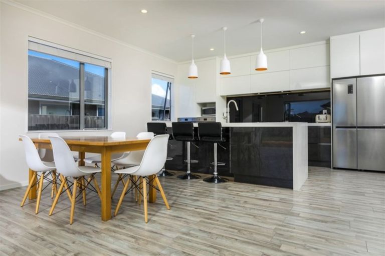 Photo of property in 15 Fruitlands Road, Kumeu, 0810