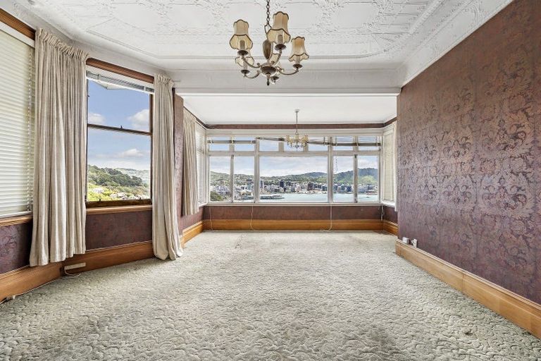 Photo of property in 49 The Crescent, Roseneath, Wellington, 6011