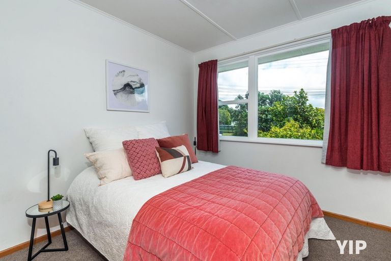 Photo of property in 5 Catherine Crescent, Paparangi, Wellington, 6037