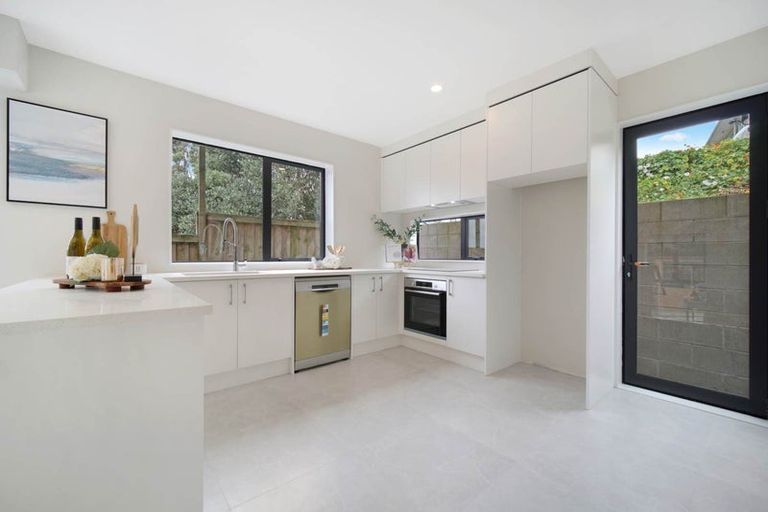 Photo of property in 5 Silver Birch Rise, Henderson, Auckland, 0612