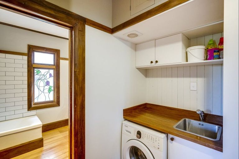 Photo of property in 82 Napier Terrace, Hospital Hill, Napier, 4110