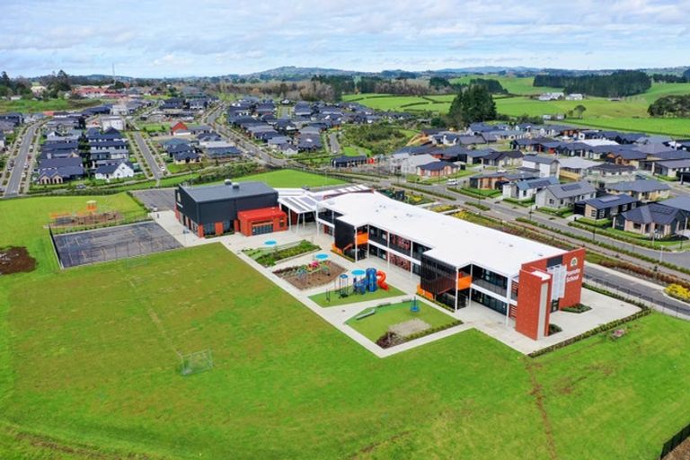 Photo of property in 26 Metoriti Crescent, Karaka, 2124