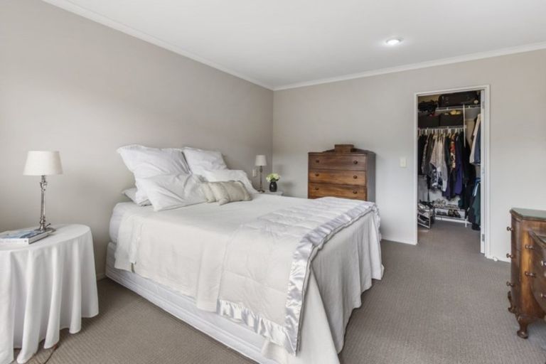 Photo of property in 15 Wroxton Place, Waiuku, 2123