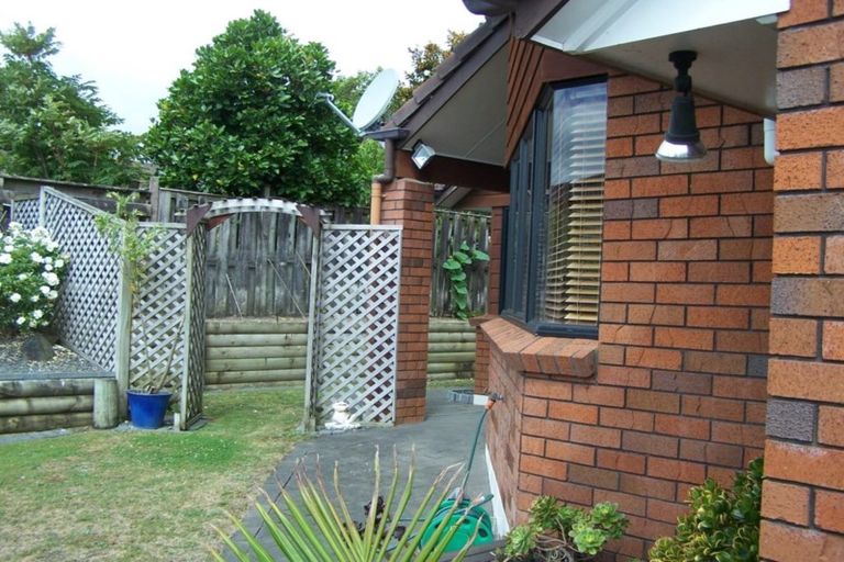 Photo of property in 2/4 Currell Way, Somerville, Auckland, 2014