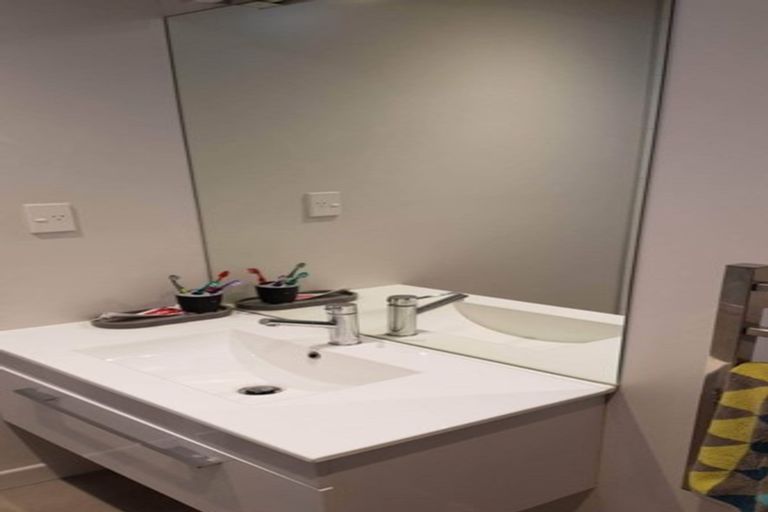 Photo of property in 14 Patiti Parade, Mangere Bridge, Auckland, 2022