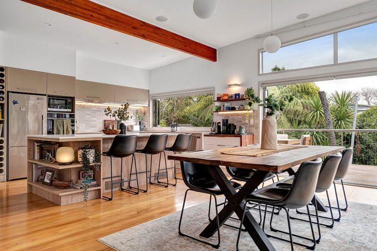 Photo of property in 12 Leatham Avenue, Strandon, New Plymouth, 4312