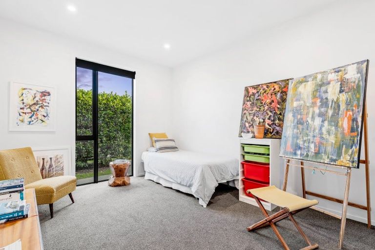 Photo of property in 6 Sandpiper Avenue, Point Wells, 0986