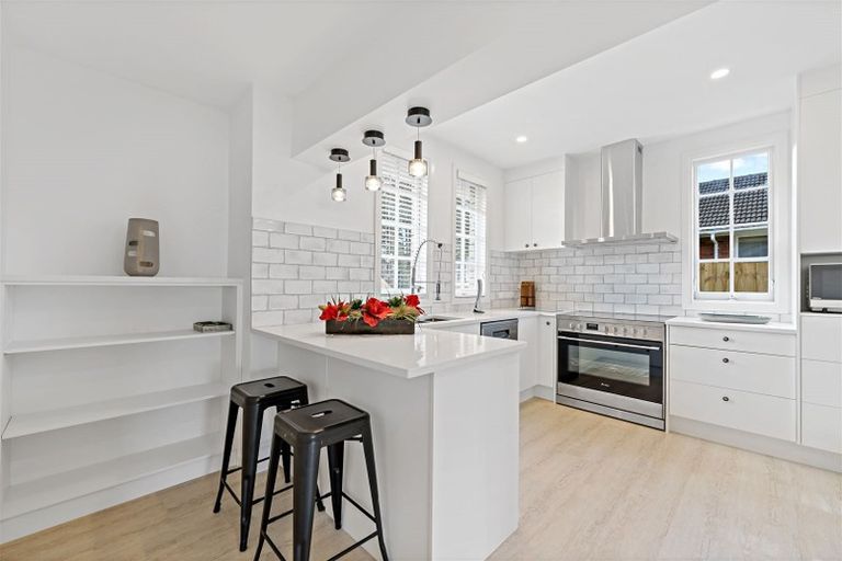 Photo of property in 1/25 James Evans Drive, Northcote, Auckland, 0627