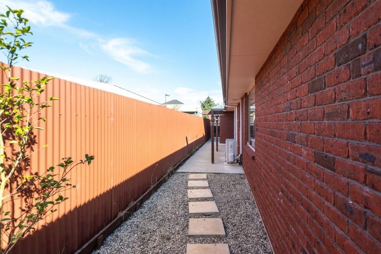 Photo of property in 6a Lake Terrace Road, Burwood, Christchurch, 8061