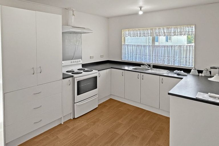 Photo of property in 15 Pisces Road, Glen Eden, Auckland, 0602