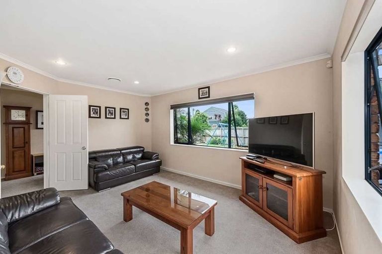 Photo of property in 72 Nielsen Gardens, Rototuna, Hamilton, 3210
