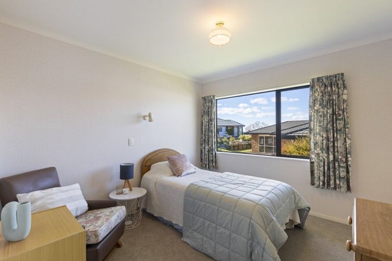 Photo of property in 2/16 Sandel Rise, Merrilands, New Plymouth, 4312