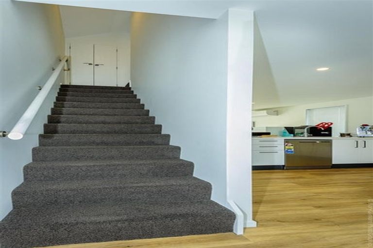 Photo of property in 16 Wheatsheaf Lane, Heathcote Valley, Christchurch, 8022