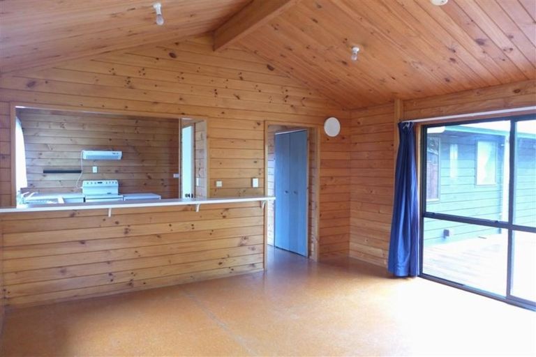 Photo of property in 8 Chardon Place, Henderson, Auckland, 0612