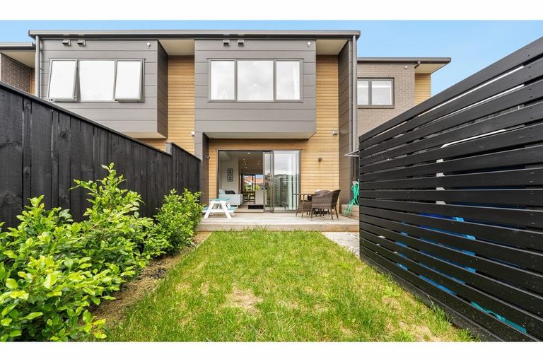 Photo of property in 2/46 Jane Maree Road, Kumeu, 0810