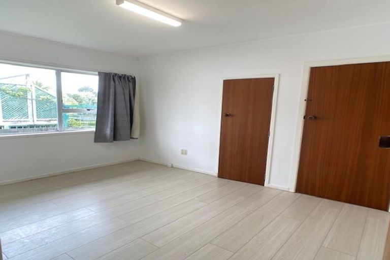 Photo of property in 302 Royal Road, Massey, Auckland, 0614