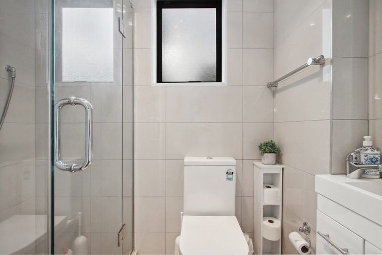 Photo of property in 22 Midhurst Avenue, Henderson, Auckland, 0612