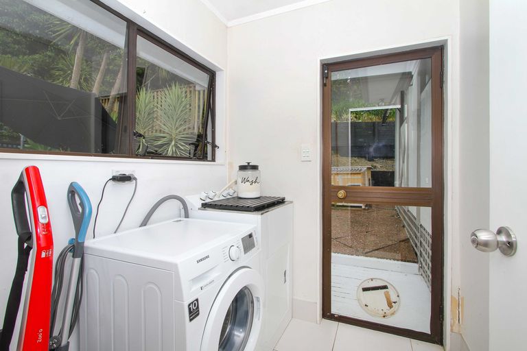 Photo of property in 1/27 Sovereign Place, Glenfield, Auckland, 0629