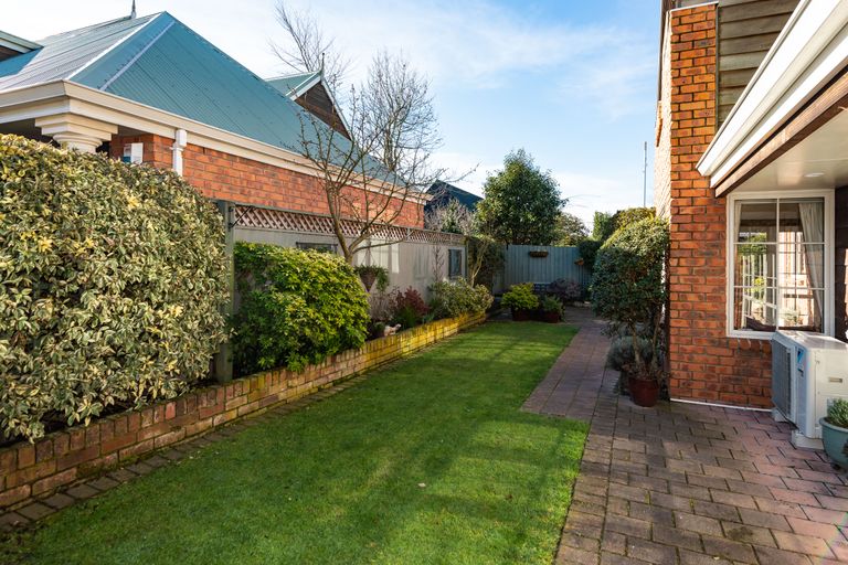 Photo of property in 2/61 Hawkesbury Avenue, St Albans, Christchurch, 8014