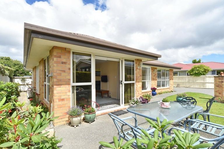 Photo of property in 2/74 Merrin Street, Avonhead, Christchurch, 8042