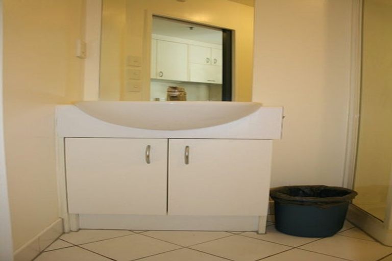 Photo of property in Terrace Garden Apartments, 6c/120 The Terrace, Wellington Central, Wellington, 6011