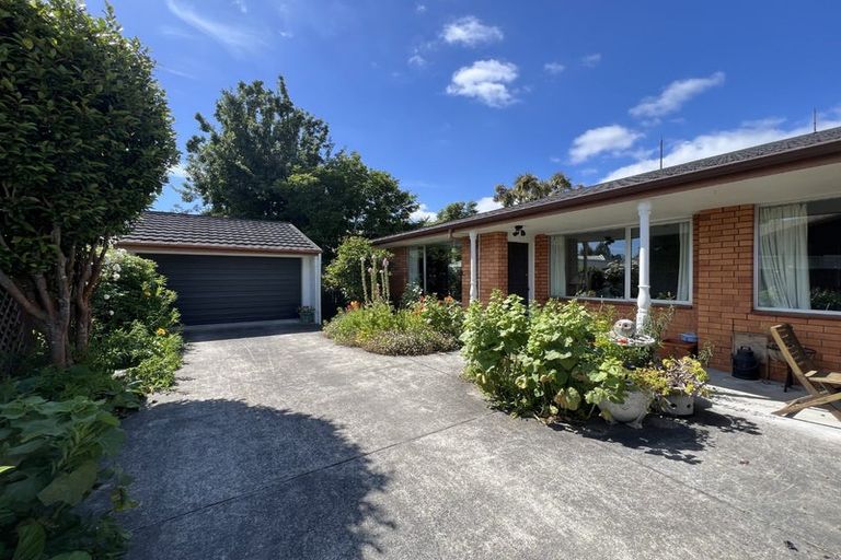 Photo of property in 2/17 Karen Lane, Beckenham, Christchurch, 8023