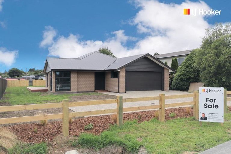 Photo of property in 5 North Foreland Street, Waihola, Milton, 9073