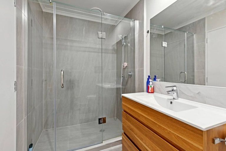 Photo of property in 10e Roberts Road, Te Atatu South, Auckland, 0610