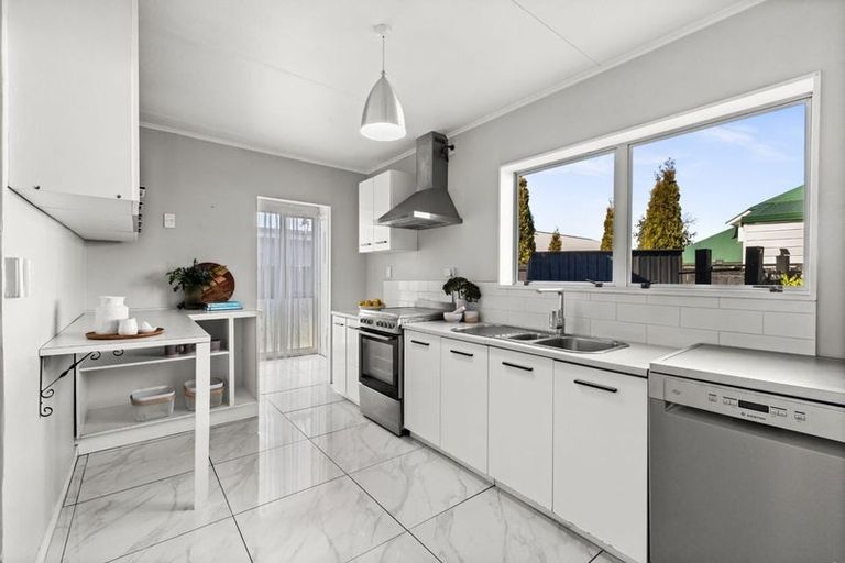 Photo of property in 15 Taradale Road, Marewa, Napier, 4110