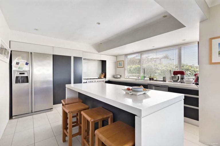 Photo of property in 23d Stanley Point Road, Stanley Point, Auckland, 0624