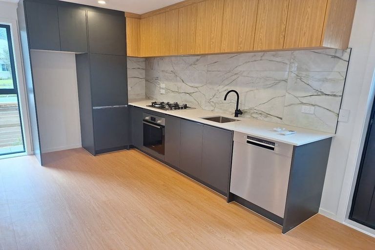 Photo of property in 1/6 Victoria Street, Ebdentown, Upper Hutt, 5018